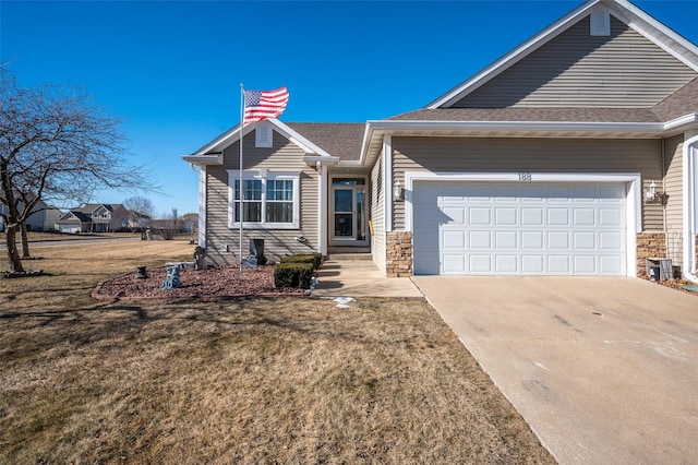 view of front facade featuring a garage and a front lawn