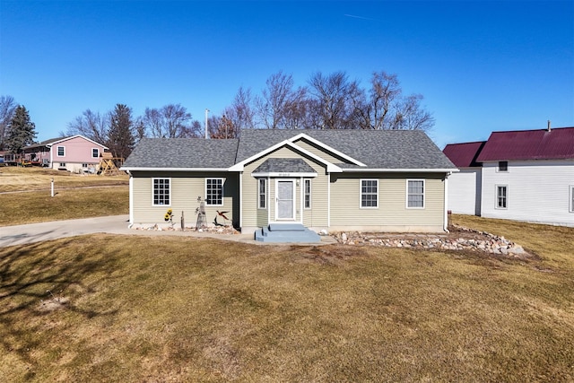 view of front of home with a front lawn