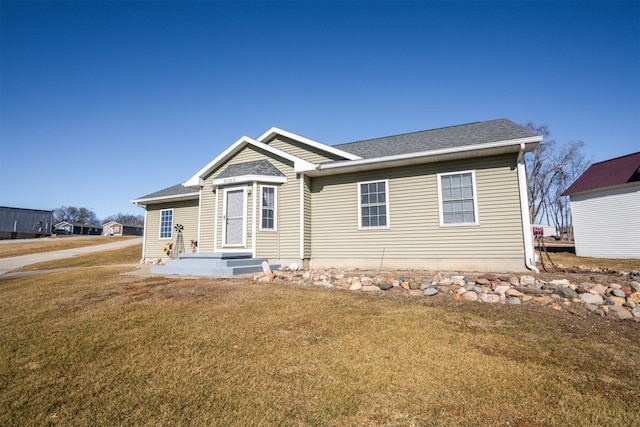 view of front facade with a front yard