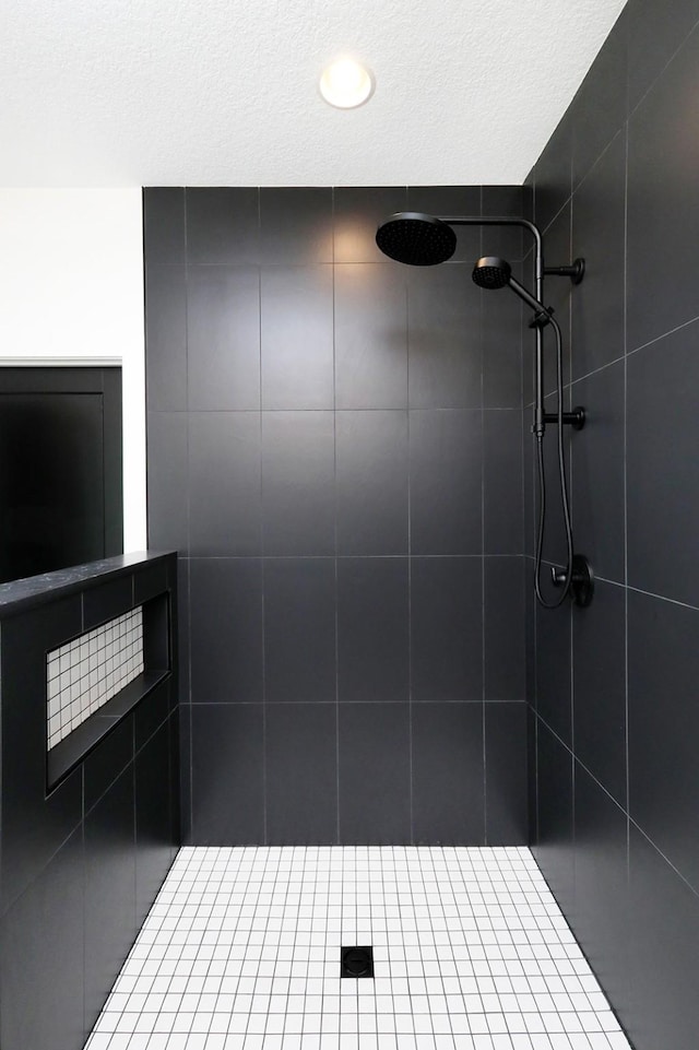 full bath featuring tiled shower