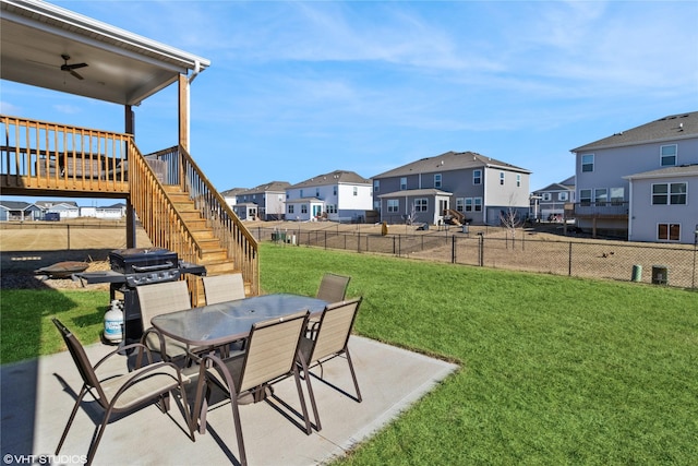 view of yard featuring a patio area