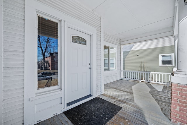 doorway to property with covered porch