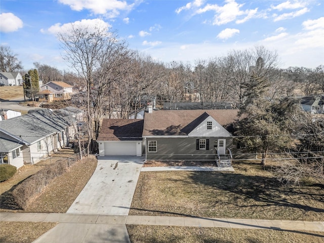 view of front facade featuring a garage and a front yard