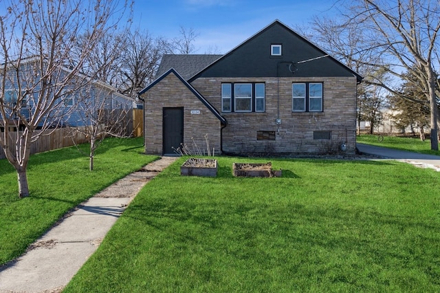 view of front of home featuring a front lawn