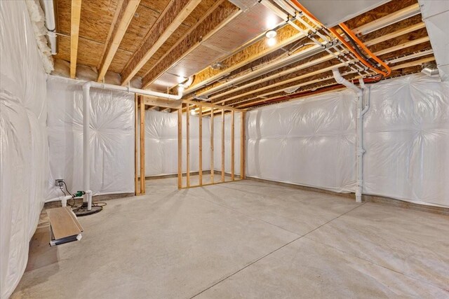 1902 16th Cir SE, Altoona, IA 50009 - unfinished basement featuring drainage system