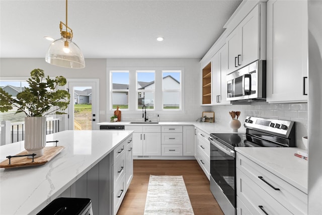 1632 20th Ave SE, Altoona, IA 50009 - kitchen featuring stainless steel appliances, a sink, decorative backsplash, recessed lighting, and white cabinetry