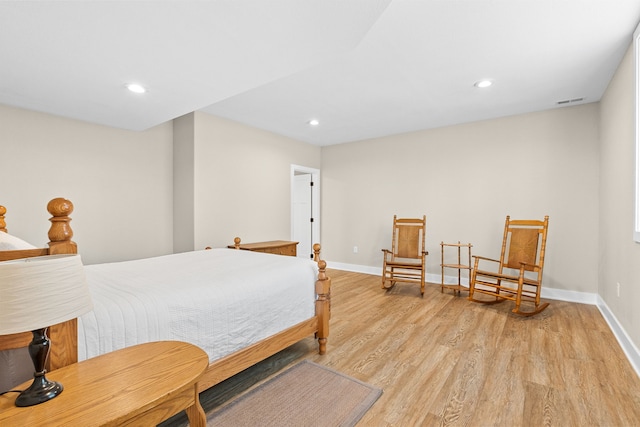 bedroom featuring recessed lighting, visible vents, light wood-style flooring, and baseboards