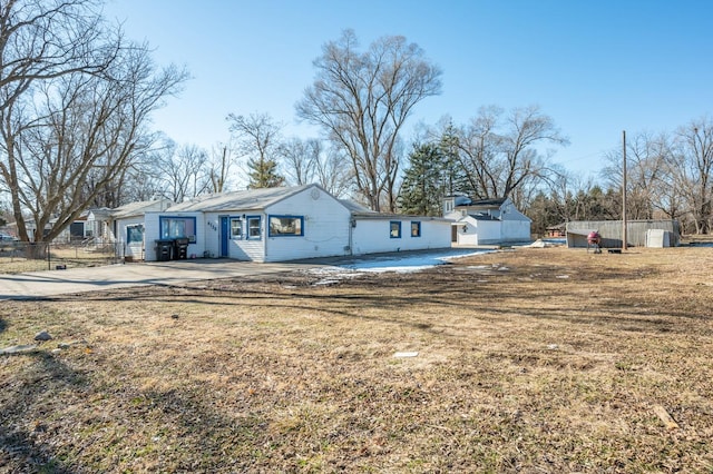 exterior space featuring a yard