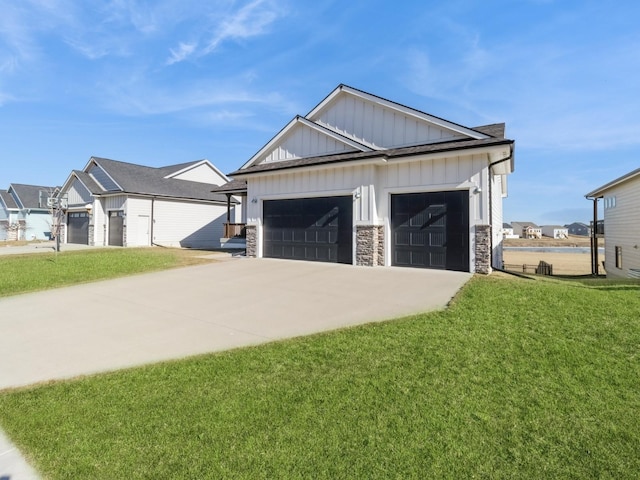 view of front of house featuring a front yard