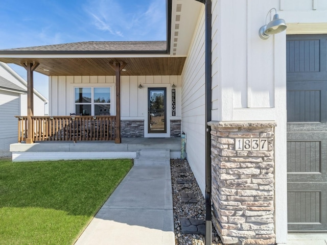 property entrance featuring covered porch