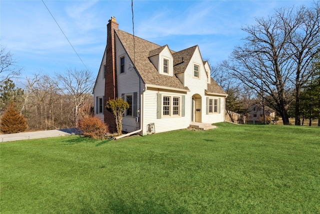 view of front facade with a front lawn