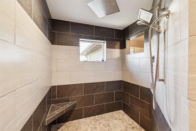 bathroom featuring a tile shower