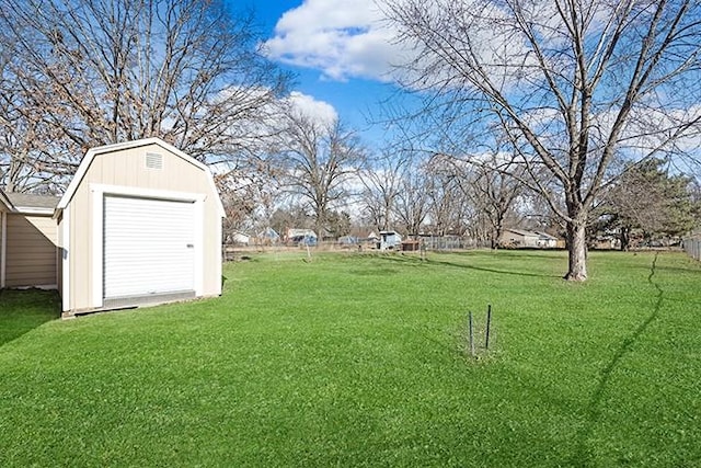 view of yard featuring a storage unit