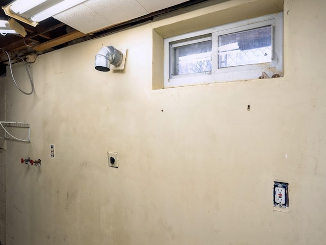 laundry room featuring electric dryer hookup