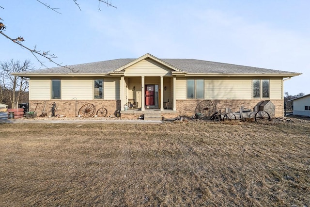 ranch-style house with covered porch and a front yard