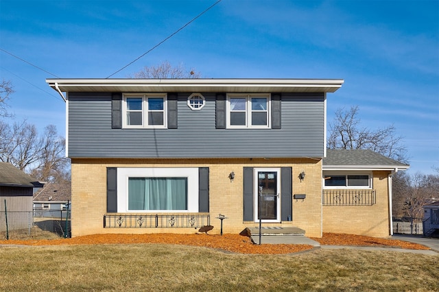 front facade featuring a front yard