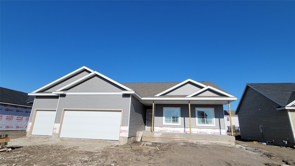 view of front facade featuring a garage