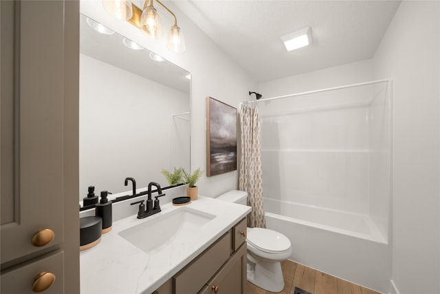 1083 NW 35th St, Grimes, IA 50111 - full bath with vanity, wood finished floors, toilet, and shower / tub combo with curtain