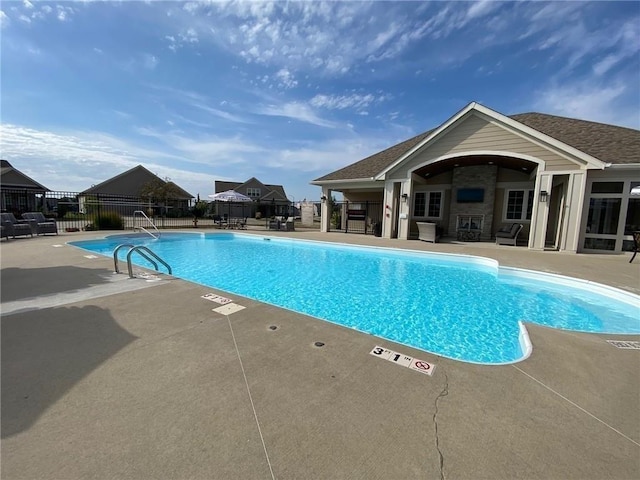 view of swimming pool featuring a patio