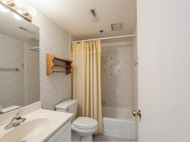 full bathroom featuring shower / tub combo with curtain, vanity, and toilet