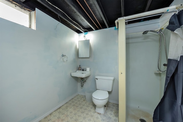 bathroom with toilet and a shower with shower curtain