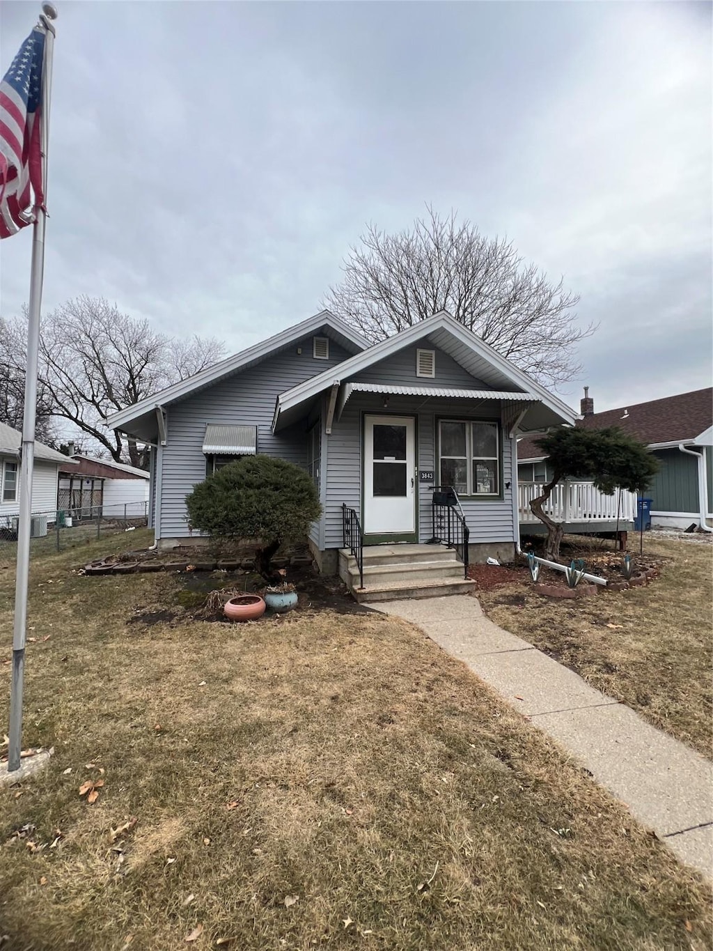 bungalow-style house featuring a front yard