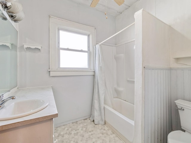 full bathroom featuring ceiling fan, shower / tub combo with curtain, vanity, and toilet