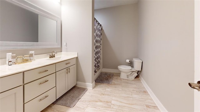 bathroom with vanity, curtained shower, and toilet