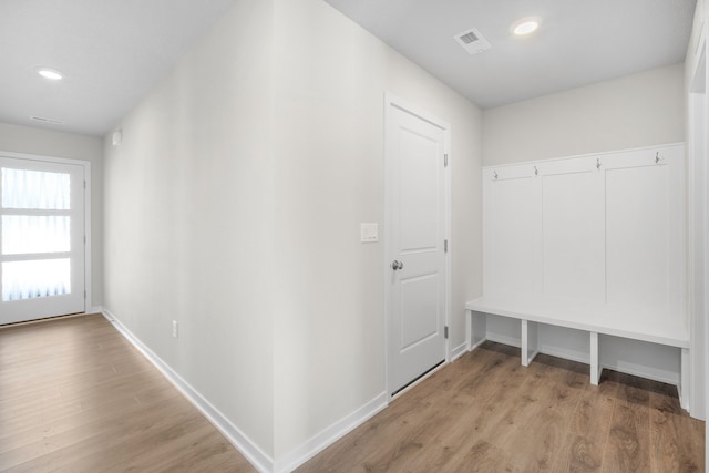 mudroom with recessed lighting, baseboards, visible vents, and light wood finished floors