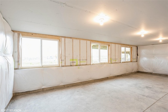 empty room featuring concrete flooring