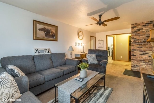 carpeted living room featuring ceiling fan