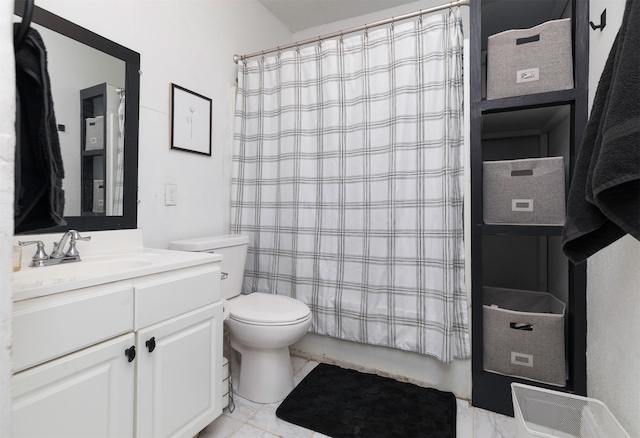 bathroom with a shower with curtain, vanity, and toilet