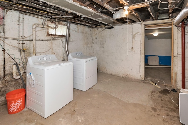 basement with washing machine and dryer