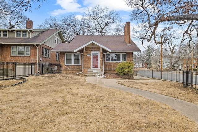 view of front facade with a front yard