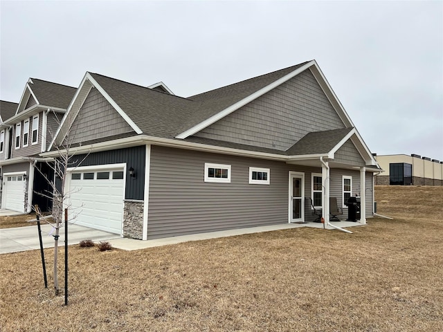 view of front of home with a front lawn