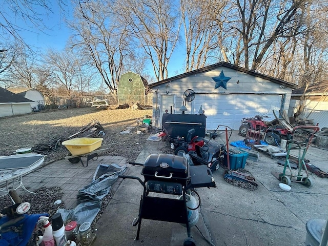 view of yard with an outbuilding and a garage