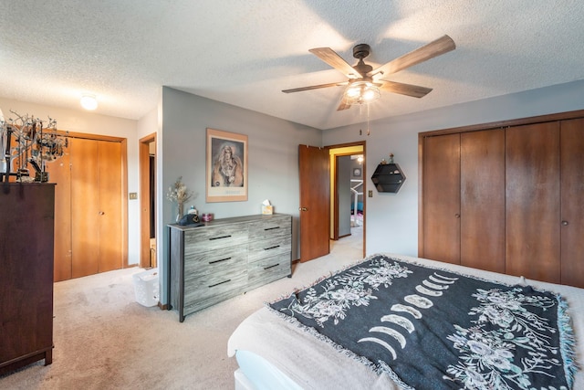 carpeted bedroom featuring ceiling fan, a textured ceiling, and a closet