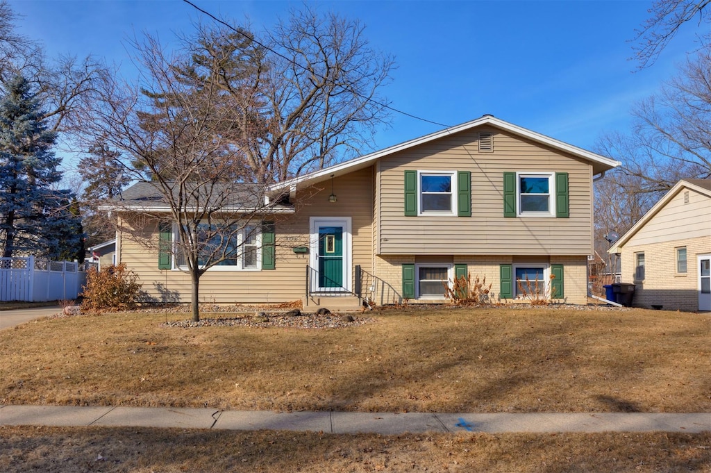 tri-level home featuring a front yard