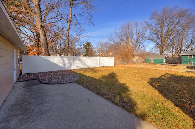 view of yard featuring a patio area