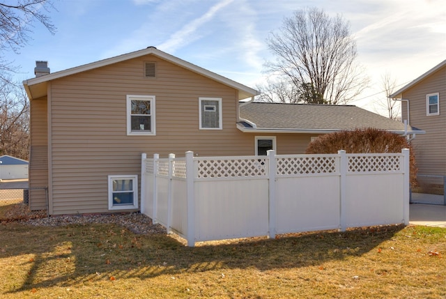 back of house featuring a yard