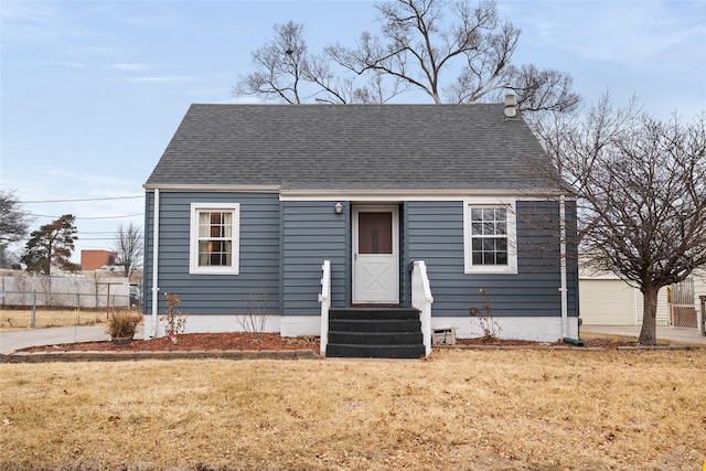 view of front facade featuring a front yard