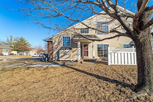 view of front facade with a front yard