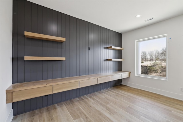 mudroom featuring baseboards, visible vents, wood finished floors, and recessed lighting
