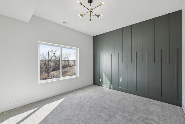 unfurnished bedroom featuring carpet flooring, a notable chandelier, baseboards, and visible vents