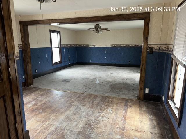 unfurnished room with dark hardwood / wood-style flooring and ceiling fan