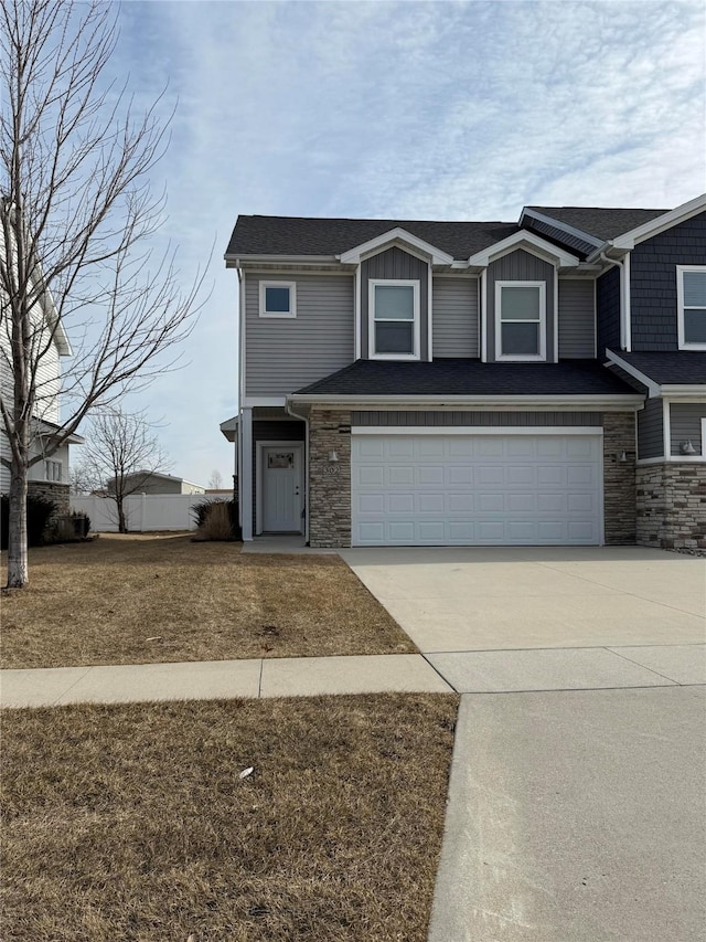 view of front of house featuring a garage and a front yard