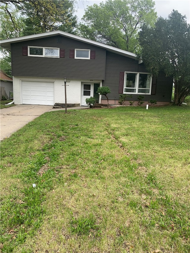 view of front of property featuring a garage and a front yard