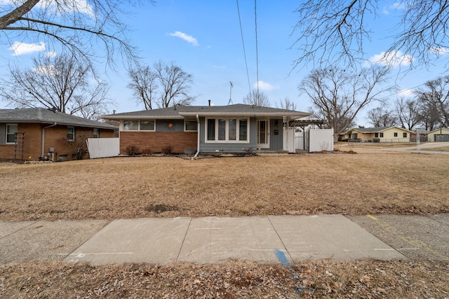 single story home featuring a front yard