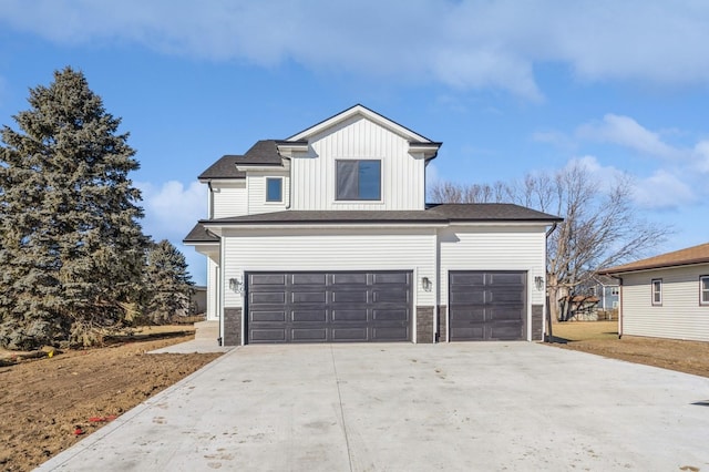 view of front facade featuring a garage