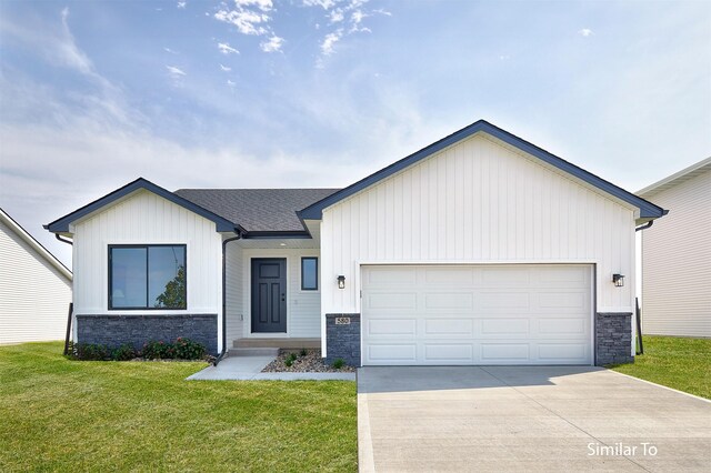 view of front of house featuring a garage and a front yard